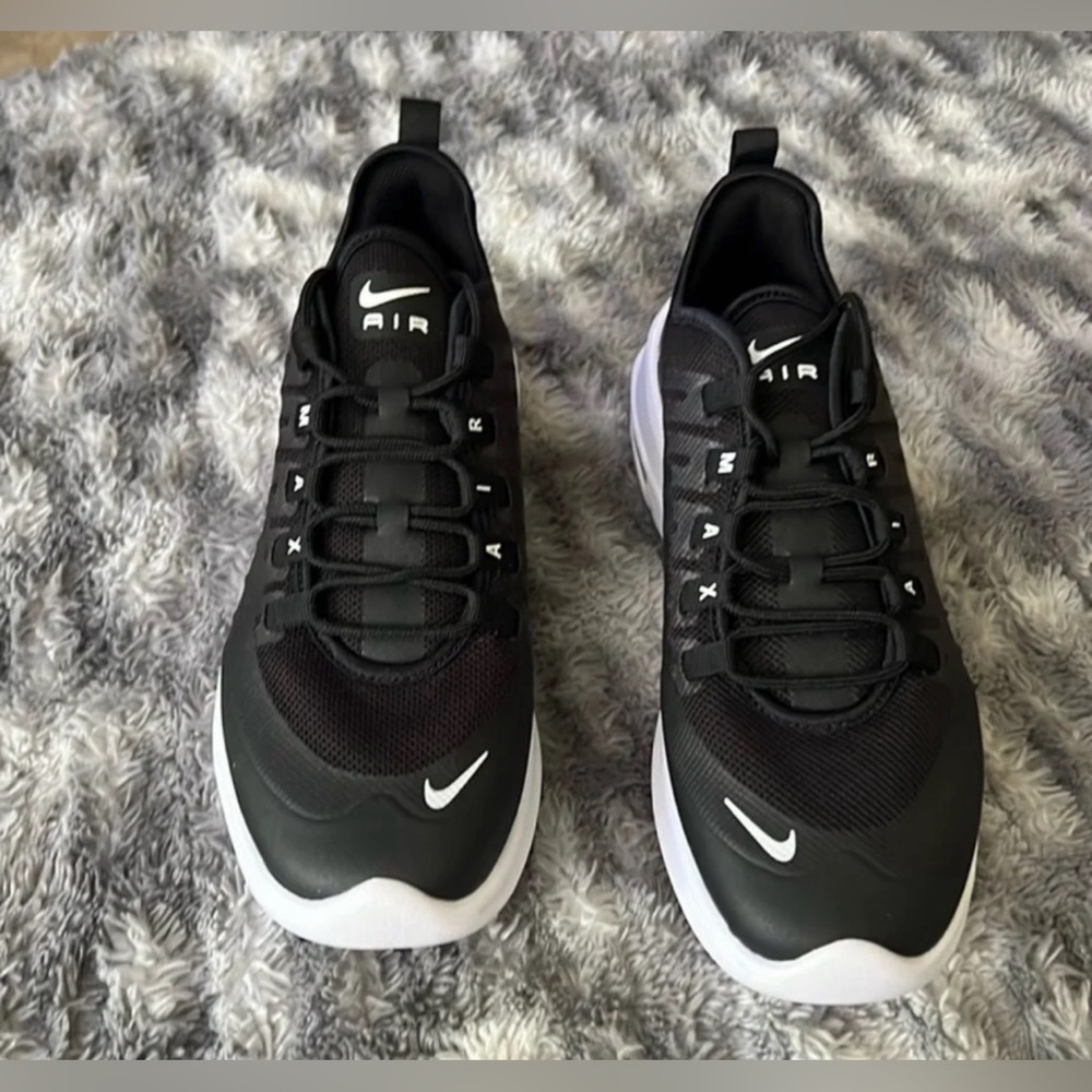 31: Nike Mens Air Max Axis (Black & White) Size: 9.5 (AA2146 003)